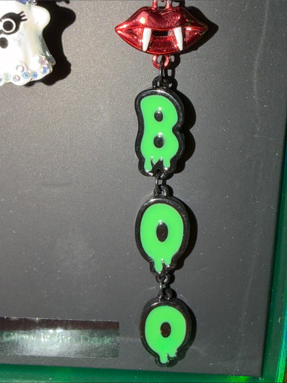Betsey Johnson White Ghost & Green BOO Dangle Earrings. Halloween. In gift box. - Picture 5 of 8